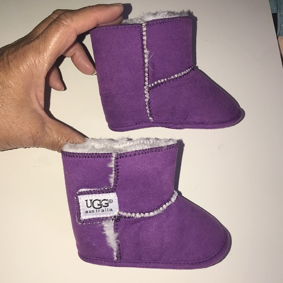 Infant Girl’s UGG Crib Boots - Picture 2 of 7